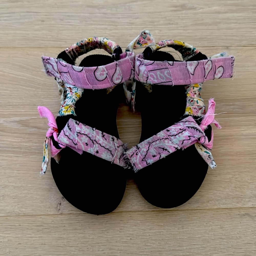 Arizona love girls sandals size 28/29